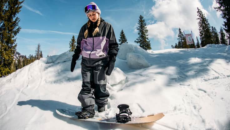 Beginner snowboarders at our Obertauern Snowboard School
