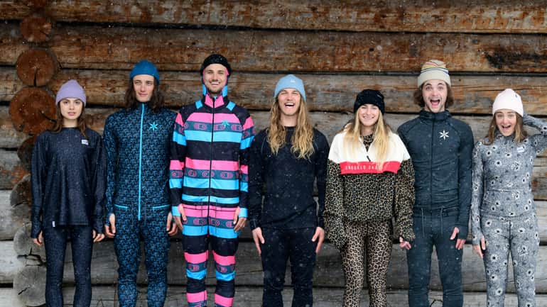 Snowboarderinnen mit Funktionsunterwäsche