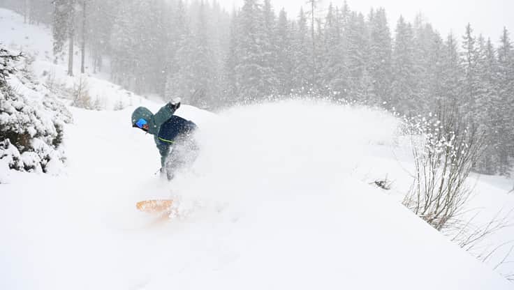 A snowboarder with a very well sealed snowboard jacket
