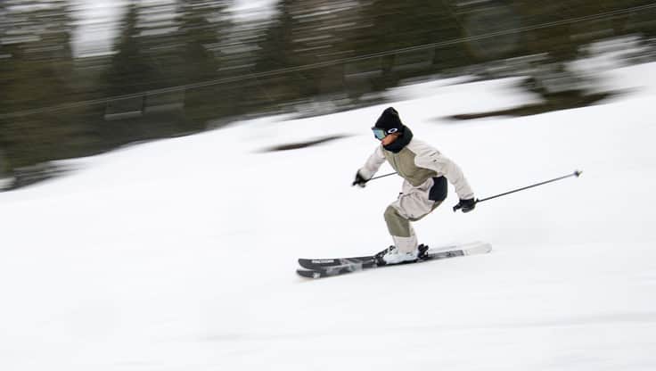 Freeride ski showing the sidecut