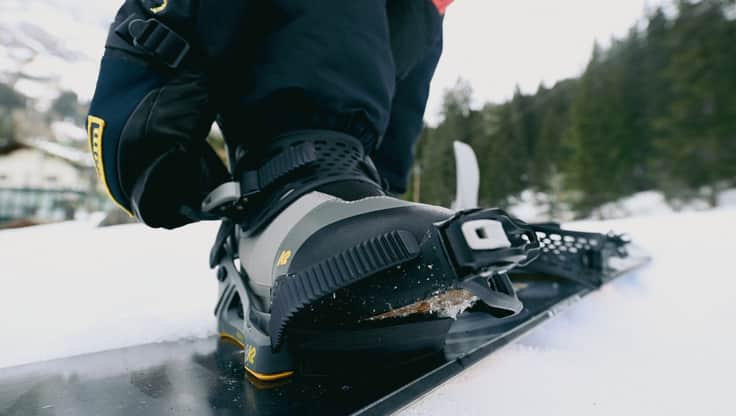 Snowboarder closes her binding