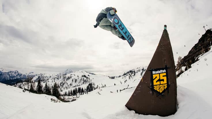 Snowboards que se encuentran en la base hacia arriba desde RIDE, Burton, Roma, Bataleon y Lib Tech