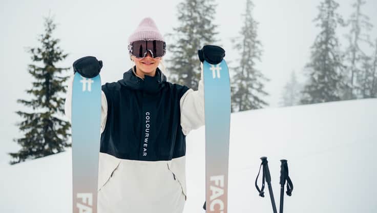 Malli, jossa on pari all-mountain freeskiä